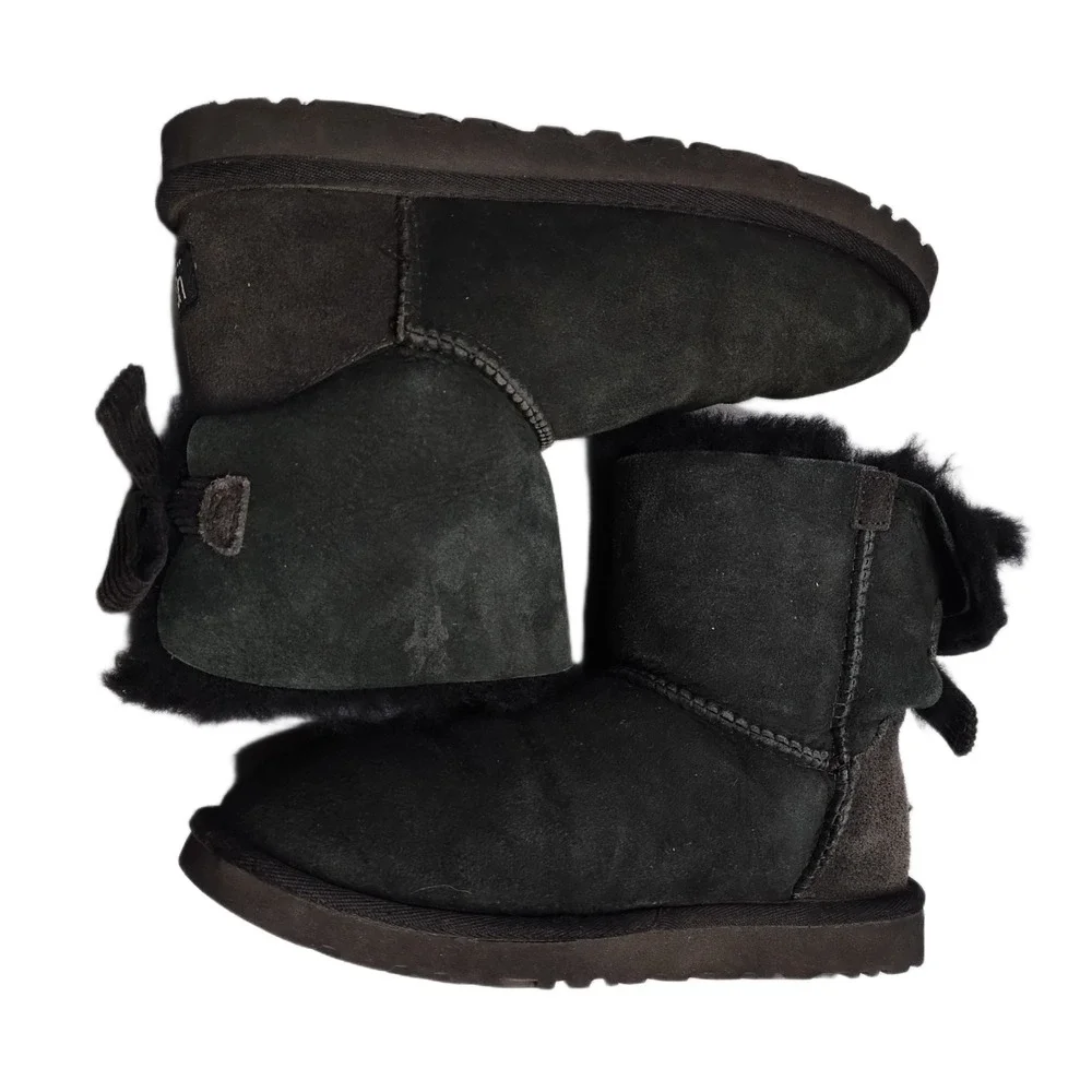 UGG Mini Bailey Bow Winter Snow Boots Womens US 6 Black Sheepskin Lined Comfort